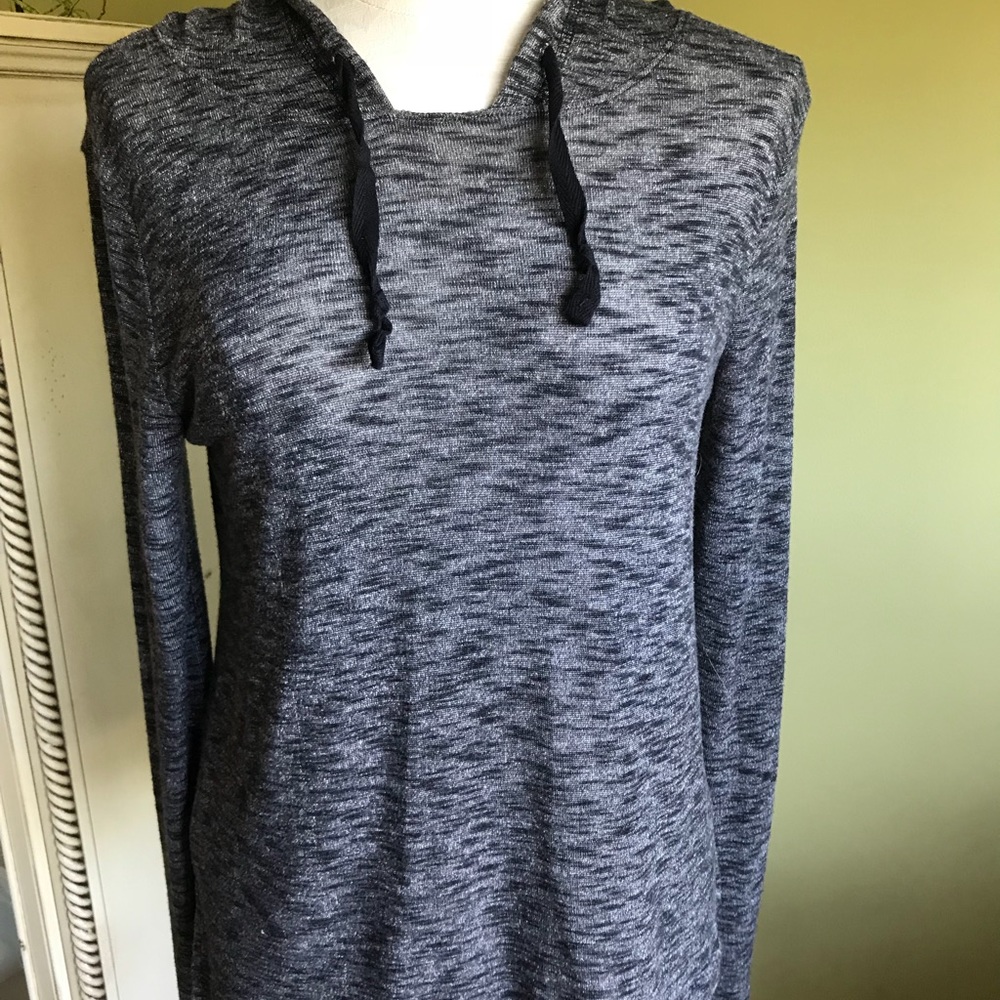 Long sleeved top w/ hood